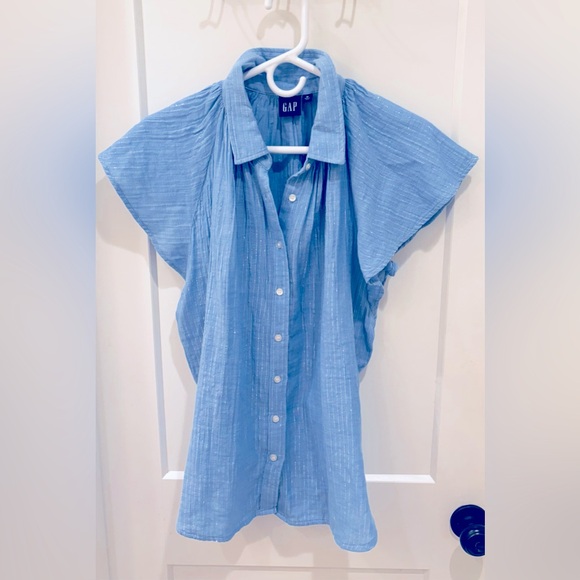 SOLD OUT - GAP Light Blue Textured Flutter Sleeve Shirt. Size Medium - Picture 1 of 4